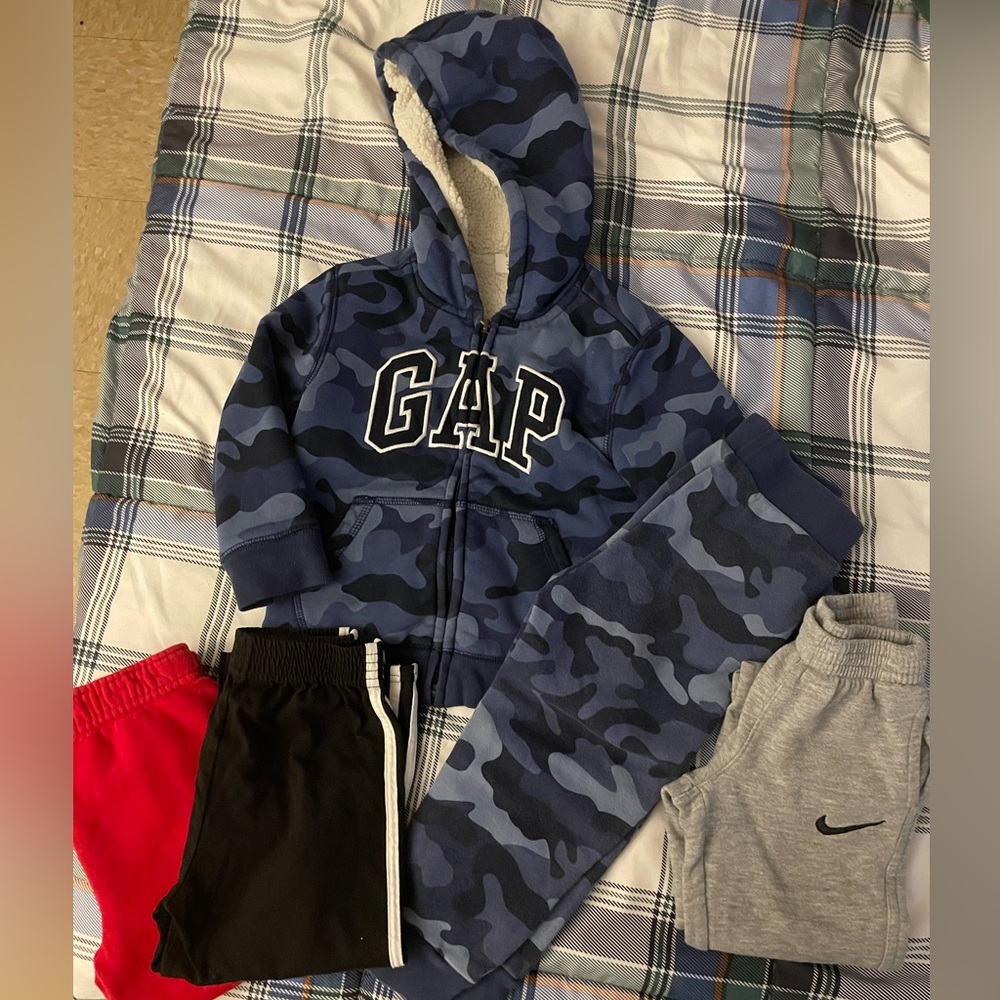 Boys sweatsuit bundle 3T